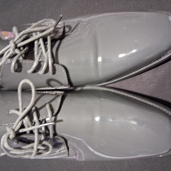 Glossy Gray Derby Shoes with Patent Finish - Picture 3 of 8